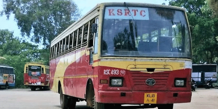 കെഎസ്ആര്ടിസി ബസില് ടിക്കറ്റിന്റെ ബാക്കി പൈസ നല്കിയില്ല; വിദ്യാര്ഥിനി നടന്നത് 12 കിലോമീറ്റര്, പരാതി