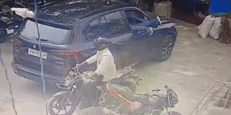 ബംഗളൂരുവില് ബിഎംഡബ്ല്യു കാറിന്റെ ചില്ല് തകര്ത്ത് 14 ലക്ഷം കവര്ന്നു; പ്രതികള്ക്കായി തെരച്ചില് ഊര്ജ്ജിതം