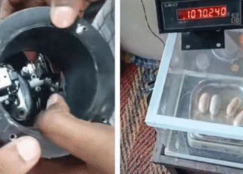 മിക്‌സിയില്‍ സ്വര്‍ണം കടത്താന്‍ ശ്രമം, രണ്ടരകിലോ സ്വര്‍ണവുമായി രണ്ടുപേര്‍ പിടിയില്‍, സംഭവം കരിപ്പൂരില്‍