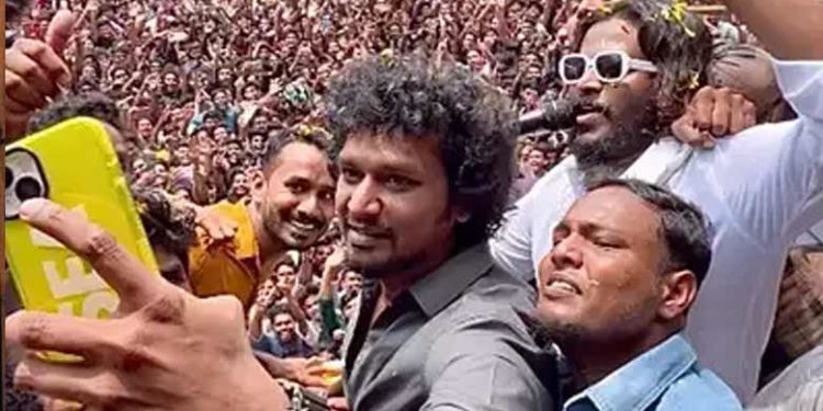 സ്‌നേഹപ്രകടനങ്ങള്‍ അതിരു കടന്നു; തിരക്ക് നിയന്ത്രണംവിട്ടു; പാലക്കാട് എത്തിയ ലോകേഷ് കനകരാജിന് പരിക്ക്; പരിപാടികള്‍ റദ്ദാക്കി