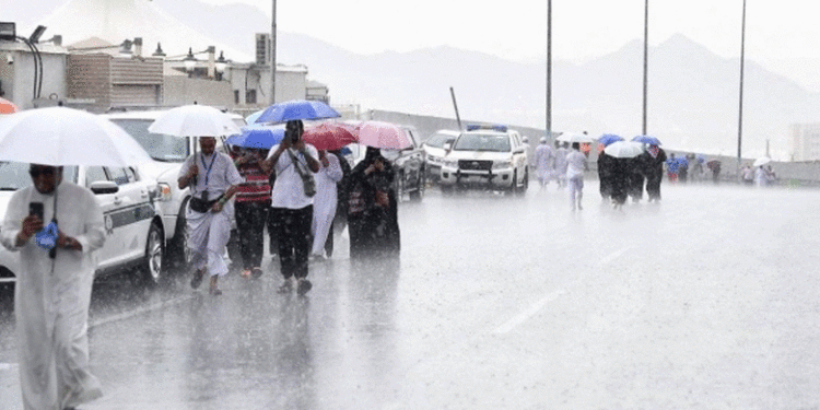 മഴയ്ക്കും മിന്നലിനും സാധ്യത; ജനങ്ങള്ക്ക് ജാഗ്രത നിര്ദേശവുമായി സൗദി കാലാവസ്ഥ നിരീക്ഷണ കേന്ദ്രം