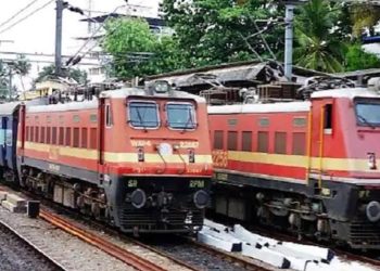 ട്രെയിന് മുന്നറിയിപ്പില്ലാതെ വൈകി, കമ്പനി മീറ്റിങ് മിസ്സായി: യുവാവിന് അറുപതിനായിരം രൂപ നഷ്ടപരിഹാരം നല്കാന് ഉത്തരവ്