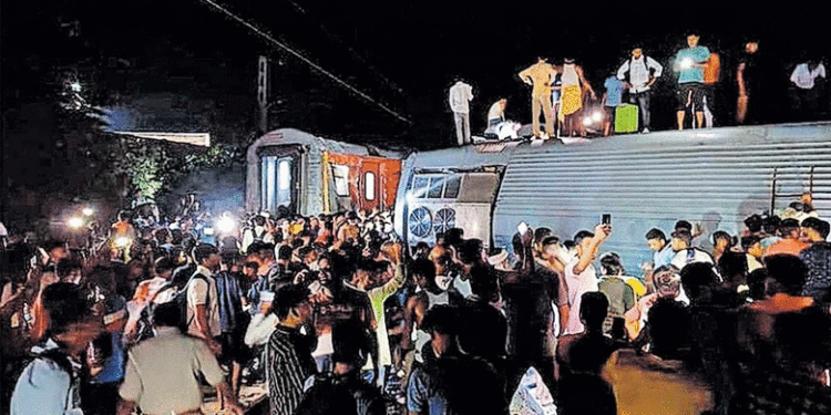 ബിഹാറില്‍ ട്രെയിന്‍ പാളം തെറ്റി; 4 പേര്‍ മരിച്ചു, നിരവധി പേര്‍ക്ക് പരിക്ക്