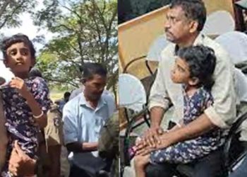 കുട്ടിയെ ഉപേക്ഷിച്ച് കടന്നത് ചുരിദാർ ധരിച്ച യുവതി? മൈതാനത്ത് കുട്ടിയെ ഇരുത്തി ഓടിപ്പോകുന്നത് കണ്ടെന്ന് ദൃക്സാക്ഷിയായ വിദ്യാർത്ഥിനി