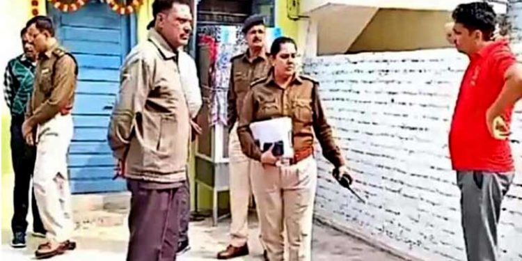 വിവാഹം കഴിപ്പിക്കുന്നില്ല; തർക്കത്തിനിടെ പോലീസുകാരനായ മകനെ കൊലപ്പെടുത്തി സഹോദരനും പിതാവും