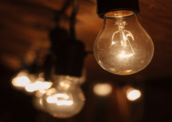 സംസ്ഥാനത്ത് വൈദ്യുതി നിരക്ക് കൂട്ടി; യൂണിറ്റിന് 20 പൈസ വർധനവ്