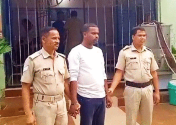 സ്ത്രീധനപീഡനത്തിന് കേസ് കൊടുത്തു,  പാമ്പിനെ കൊണ്ട് കടിപ്പിച്ച് ഭാര്യയെയും മകളെയും കൊലപ്പെടുത്തി; യുവാവ് അറസ്റ്റില്‍