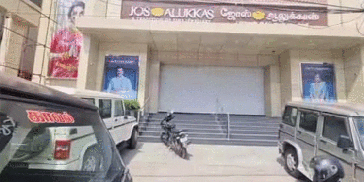 ജോസ് ആലുക്കാസ് ജ്വല്ലറിയില് വന്മോഷണം; 200 പവന് മോഷണം പോയി, കള്ളന് അകത്ത് കയറിയത് ഭിത്തി കുത്തി തുരന്ന്