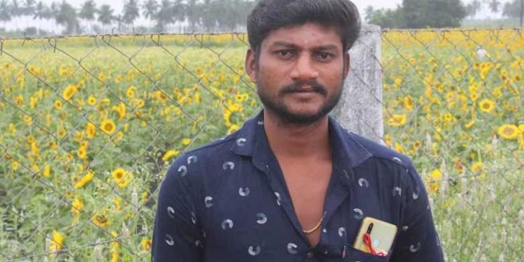 കുളക്കടവിലെ വസ്ത്രങ്ങൾ കണ്ട് തിരഞ്ഞു; ഹരിപ്പാട് ക്ഷേത്രക്കുളത്തിൽ യുവാവ് മുങ്ങിമരിച്ച നിലയിൽ