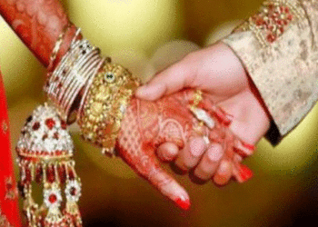 വിവാഹവേദിയില്‍ ഗാനമേളയെച്ചൊല്ലി കൂട്ടത്തല്ല്, വധൂവരന്മാരുടെ ബന്ധുക്കള്‍ ഏറ്റുമുട്ടി!