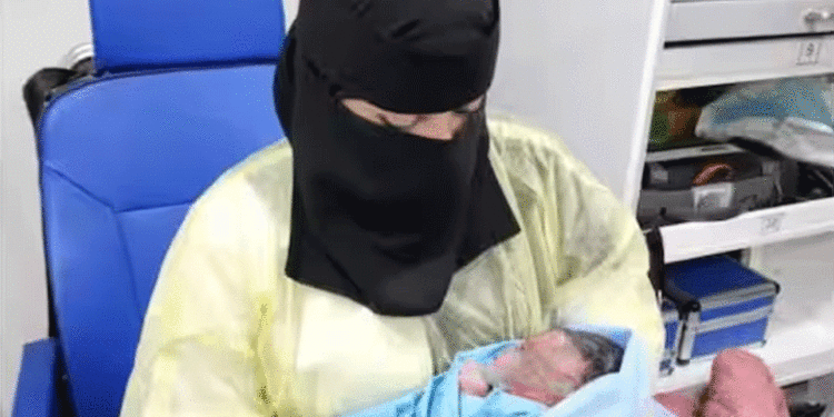 സൗദി എയർലൈൻസിൽ മുപ്പതുകാരി പെൺകുഞ്ഞിന് ജന്മം നൽകി