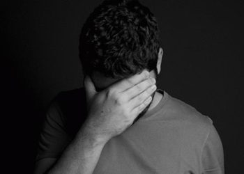 വിവാഹ വാഗ്ദാനത്തില്‍ നിന്നും പിന്മാറി: മറ്റൊരു പെണ്‍കുട്ടിയുമായി വിവാഹം നിശ്ചയിച്ചു; യുവാവിന്റെ മുഖത്ത് ആസിഡ് ഒഴിച്ച് 24കാരി