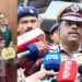 ആദ്യ ഹീറോസ് സഹോദരനും ആറുവയസ്സുകാരിയും: ധീരതയ്ക്ക് മൊമന്റോ സമ്മാനിച്ച് പോലീസ്