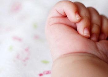 ഗര്‍ഭിണിയായതും പ്രസവിച്ചതും മറച്ചുവെച്ച് 42കാരി, നവജാതശിശുവിനെ കണ്ടെത്തിയത് ബക്കറ്റില്‍ മരിച്ച നിലയില്‍