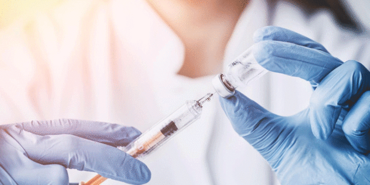 തലവേദനക്ക് കുത്തിവെപ്പെടുത്ത കുട്ടിയുടെ കാല് തളര്‍ന്നതായി പരാതി: തൃശ്ശൂരില്‍ ഡോക്ടര്‍ക്കും നഴ്‌സിനുമെതിരെ കേസ്