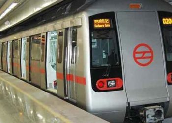 മെട്രോയുടെ വാതിലില്‍ സാരി കുടുങ്ങി യുവതിയുടെ മരണം: റീനയുടെ കുടുംബത്തിനെ ചേര്‍ത്ത് പിടിച്ച് ഡിഎംആര്‍സി, 15 ലക്ഷം രൂപ നഷ്ടപരിഹാരം, രണ്ട് മക്കളുടെയും വിദ്യാഭ്യാസ ചെലവുകളും ഏറ്റെടുത്തു