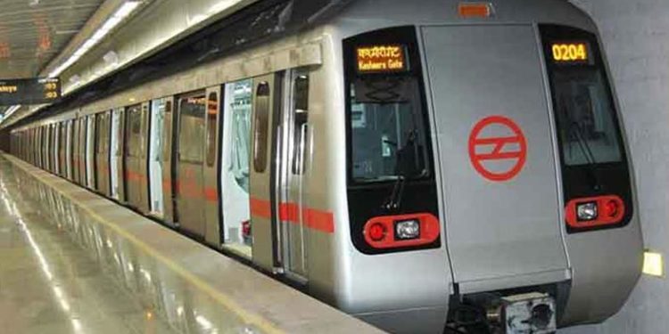 മെട്രോയുടെ വാതിലില്‍ സാരി കുടുങ്ങി യുവതിയുടെ മരണം: റീനയുടെ കുടുംബത്തിനെ ചേര്‍ത്ത് പിടിച്ച് ഡിഎംആര്‍സി, 15 ലക്ഷം രൂപ നഷ്ടപരിഹാരം, രണ്ട് മക്കളുടെയും വിദ്യാഭ്യാസ ചെലവുകളും ഏറ്റെടുത്തു