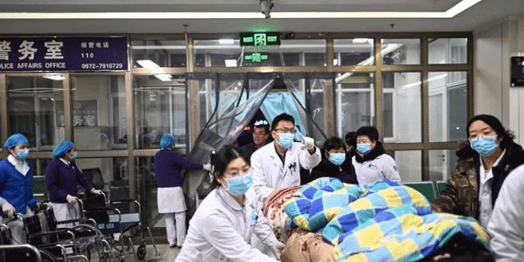 ചൈനയില്‍ വന്‍ ഭൂചലനം, നൂറിലേറെപ്പേര്‍ മരിച്ചു, രക്ഷാപ്രവര്‍ത്തനം തുടരുന്നു