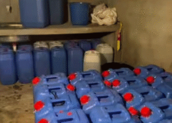 കോഴി ഫാമിന്റെ മറവില് വന് വ്യാജമദ്യ നിര്മാണം, ബിജെപി മുന് പഞ്ചായത്തംഗം അടക്കം രണ്ട് പേര് അറസ്റ്റില്