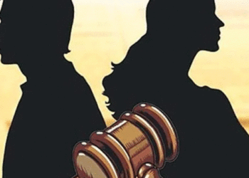 ‘ഭാര്യയുടെ കടമകള്‍ ചെയ്യുന്നില്ല, ജോലിക്കാരിയായ ഭാര്യ തന്നെ സന്ദര്‍ശിക്കുന്നത് മാസത്തില്‍ രണ്ട് തവണ മാത്രം’; പരാതിയുമായി ഭര്‍ത്താവ്