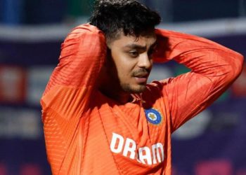 ടീമിനൊപ്പം നിരന്തരം യാത്ര; വാട്ടർബോയ് അല്ലാതെ അവസരം വല്ലപ്പോഴും മാത്രം;  ടെസ്റ്റ് പരമ്പരയിൽ നിന്നും ഇഷാൻ പിന്മാറിയതിന് പിന്നിൽ