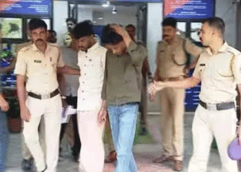 നേരം ഇരുട്ടിയാല്‍ നഗരത്തില്‍ ഇറങ്ങും, ഒറ്റയ്ക്ക് പോകുന്നവരെ ലക്ഷ്യമിട്ട് കവര്‍ച്ച! പാലക്കാട് നാലംഗ സംഘം പിടിയില്‍