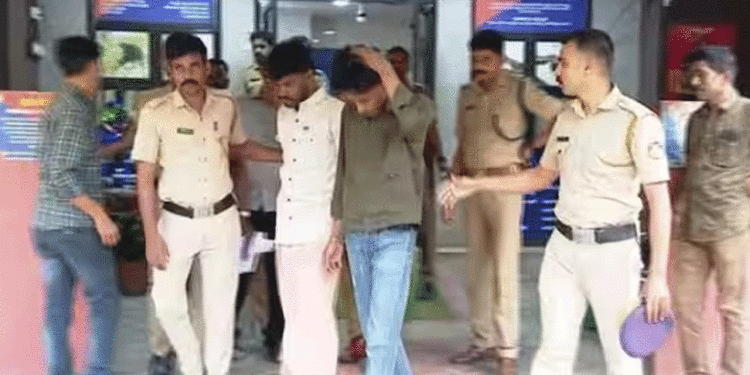 നേരം ഇരുട്ടിയാല്‍ നഗരത്തില്‍ ഇറങ്ങും, ഒറ്റയ്ക്ക് പോകുന്നവരെ ലക്ഷ്യമിട്ട് കവര്‍ച്ച! പാലക്കാട് നാലംഗ സംഘം പിടിയില്‍