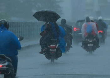 ന്യൂന മര്‍ദ്ദം, തെക്കന്‍ കേരളത്തില്‍ മഴ മുന്നറിയിപ്പ്, കടലാക്രമണത്തിനും സാധ്യത; ജാഗ്രത