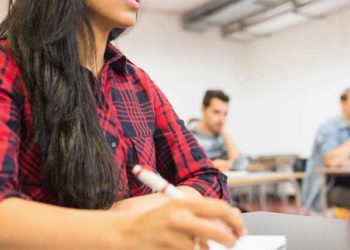 ആറ് വർഷത്തിനിടെ വിദേശത്ത് മരിച്ചത് 403 ഇന്ത്യൻ വിദ്യാർത്ഥികൾ;  കൂടുതൽ മരണം കാനഡയിൽ; വിദേശ ഇന്ത്യക്കാരുടെ എണ്ണം വർധിച്ചെന്നും കേന്ദ്രമന്ത്രി