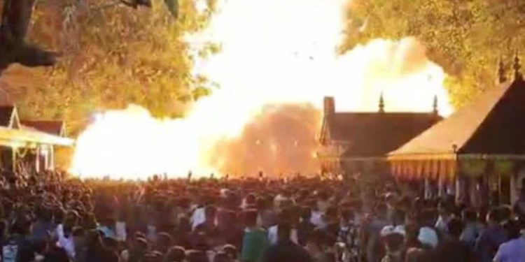 ക്ഷേത്രോത്സവത്തിനിടെ പടക്ക ശേഖരത്തിന് തീപിടിച്ച സംഭവം, മൂന്നുപേരുടെ  അറസ്റ്റ് രേഖപ്പെടുത്തി