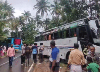 കണ്ണൂരില്‍ സ്വകാര്യ ബസും ടൂറിസ്റ്റ് ബസും കൂട്ടിയിടിച്ച് അപകടം; 16 പേർക്ക് പരിക്കേറ്റു