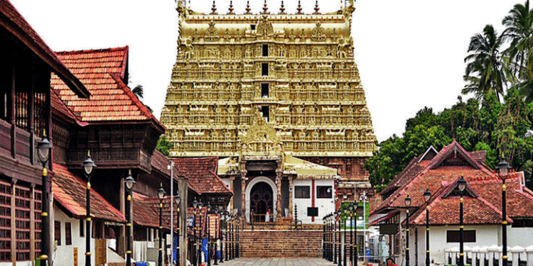 ശ്രീപദ്മനാഭ സ്വാമി ക്ഷേത്രത്തിൽ മോഷണം: സ്ത്രീയടക്കം 3 പേരെ പൊലീസ് പിടികൂടി