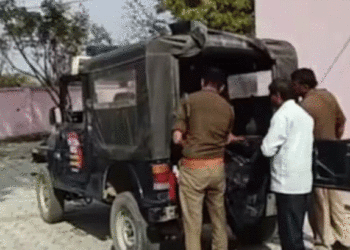 അനുസരണ കാട്ടിയില്ല, മകളെ അച്ഛന്‍ തല കീഴായി കയറില്‍ കെട്ടിത്തൂക്കി തല്ലി, കേസെടുത്ത് പോലീസ്