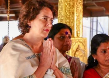 വയനാട് തെരഞ്ഞെടുപ്പ് ചൂടിൽ,  പ്രചാരണം അവസാന ലാപ്പില്‍,  ക്ഷേത്രത്തിലെത്തി പ്രാർത്ഥിച്ച് പ്രിയങ്ക