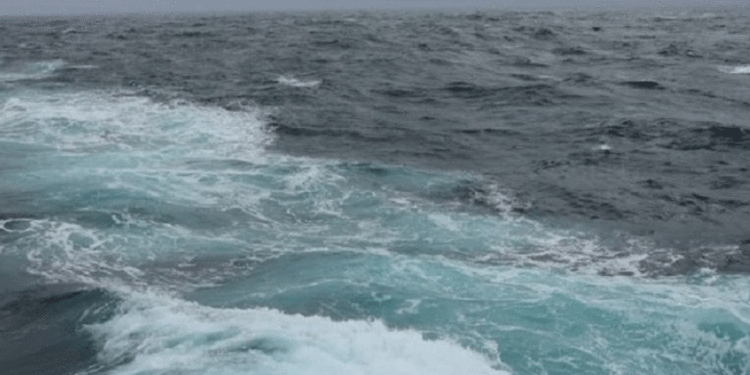 ഒമാനില്‍ ശക്തമായ കാറ്റിനും കടല്‍ക്ഷോഭത്തിനും സാധ്യത; മുന്നറിയിപ്പ്