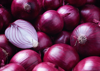 ഉല്പ്പാദനം കുറഞ്ഞു; സംസ്ഥാനത്ത് കുതിച്ചുയര്ന്ന് ഉള്ളിവില