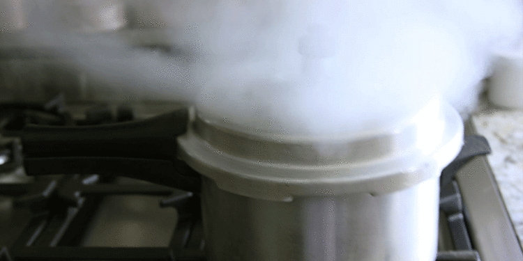 മലപ്പുറത്ത് പ്രഷര് കുക്കര് പൊട്ടിത്തെറിച്ച് ഒമ്പത് മാസം പ്രായമുള്ള കുഞ്ഞിന് പരിക്ക്