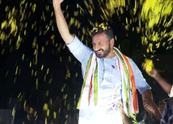 പാലക്കാട് ബിജെപിയെ പിന്നിലാക്കി രാഹുലിന്റെ മുന്നേറ്റം, ആഘോഷം തുടങ്ങി യുഡിഎഫ് ക്യാമ്പ്