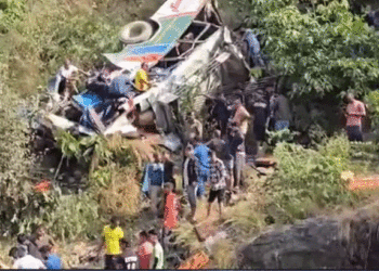 เดเดคเตเดคเดฐเดพเดเดฃเตเดกเดฟเดฒเตโ เดฌเดธเต เดเตเดเตเดเดฏเดฟเดฒเตเดเตเดเต เดฎเดฑเดฟเดเตเดเต 28 เดฎเดฐเดฃเด, เดฐเดเตเดทเดพเดชเตเดฐเดตเดฐเตโเดคเตเดคเดจเด เดคเตเดเดฐเตเดจเตเดจเต