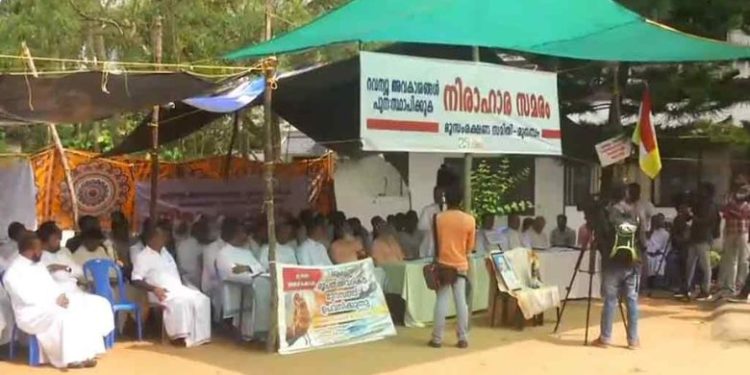 ‘മുനമ്പം ഭൂമി പ്രശ്നത്തില് നിലപാട് അറിയിക്കണം ‘, റവന്യൂ വകുപ്പിനും വഖഫ് ബോർഡിനും ഫാറുഖ് കോളജിനും കത്തയച്ച് ജുഡീഷ്യല് കമ്മീഷന്