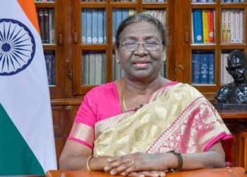 വ്യോമസേനയി ലെ രണ്ട് മലയാളികൾക്ക് പരം വിശിഷ്ട സേവാ മെഡൽ, വിജയന് കുട്ടിക്ക് ശൗര്യചക്ര