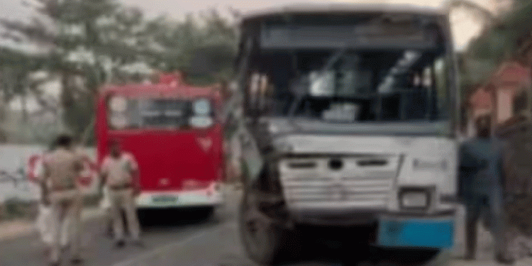 വിഴിഞ്ഞത്ത് കെഎസ്ആര്‍ടിസി ബസുകള്‍ കൂട്ടിയിടിച്ച് അപകടം: നിരവധി പേര്‍ക്ക് പരിക്ക്