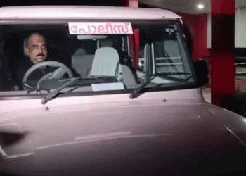 മദ്യപിച്ച് ലക്കുകെട്ട് അപകടകരമായ രീതിയില്‍ ഔദ്യോഗിക വാഹനം ഓടിച്ച് ഡിവൈഎസ്പി, അറസ്റ്റ് രേഖപ്പെടുത്തി
