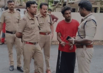 വീടിന് മുന്നില്‍ പാര്‍ക്ക് ചെയ്ത ഇന്നോവ ക്രിസ്റ്റ കാറും 2 സ്‌കൂട്ടറുകളും ബുള്ളറ്റും കത്തിച്ചു, ബന്ധു അറസ്റ്റില്‍