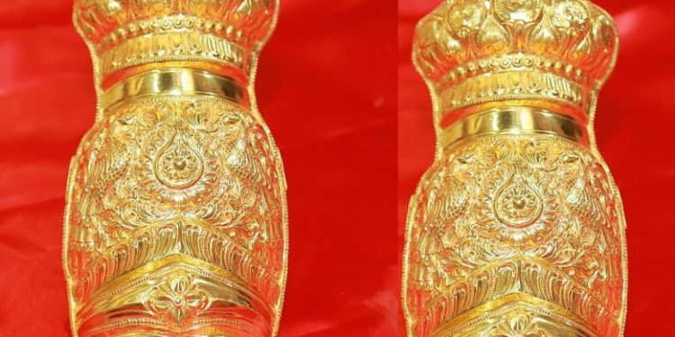 ഗുരുവായൂരപ്പന് വഴിപാടായി 36 പവൻ്റെ സ്വർണ്ണക്കിരീടം സമർപ്പിച്ച് ഭക്തൻ