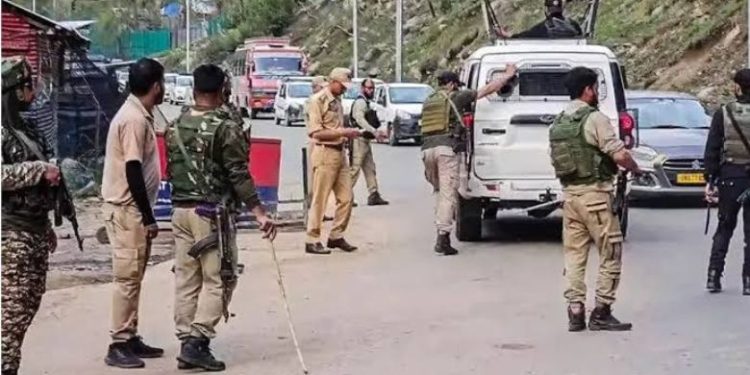 ഭീകരനെ വധിച്ച് ഇന്ത്യ, 215 പാകിസ്ഥാനി പൗരൻമാർ മടങ്ങി, ഇന്ത്യൻ പൗരൻമാർ തിരിച്ചെത്തി