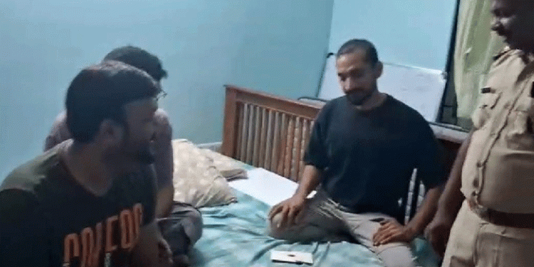 സംവിധായകരായ ഖാലിദ് റഹ്മാനും അഷ്റഫ് ഹംസയും കഞ്ചാവുമായി കൊച്ചിയില്‍ അറസ്റ്റില്‍