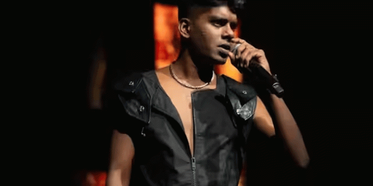 രഹസ്യ വിവരം; റാപ്പര്‍ വേടന്റെ ഫ്‌ലാറ്റില്‍ പോലീസ് പരിശോധന, കഞ്ചാവ് പിടികൂടി