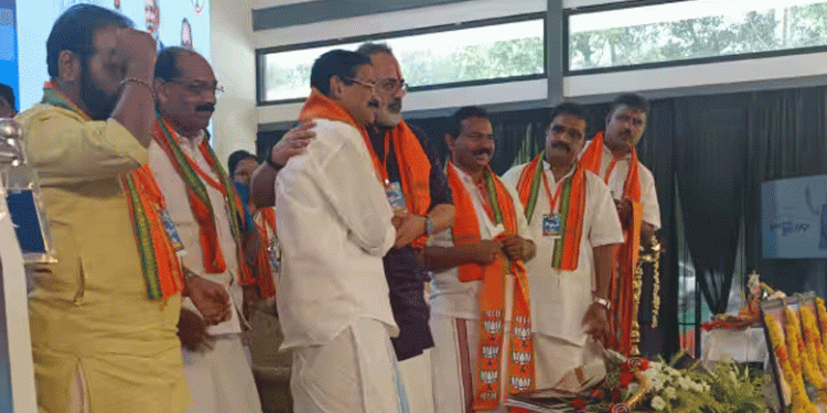 ഇടുക്കിയില് കോണ്ഗ്രസ് നേതാവ് ബിജെപിയില് ചേര്ന്നു