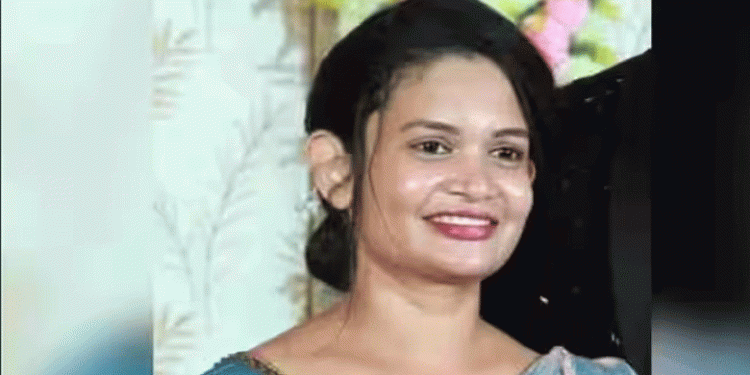 അരൂരില്‍ പള്ളിയിലേക്ക് പോകുന്നതിനിടെ സ്‌കൂട്ടറില്‍ ട്രെയിലര്‍ ലോറിയിടിച്ചു; യുവതിക്ക് ദാരുണാന്ത്യം